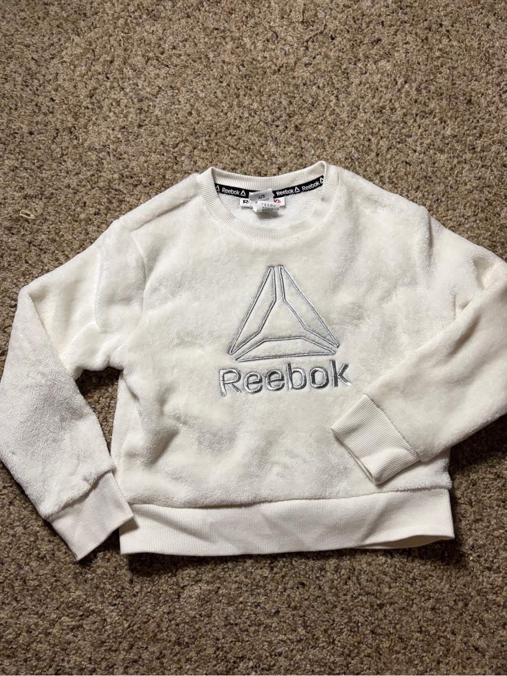 Reebok Girl’s Athletic White Luxe Plush Fur Crewneck Sweatshirt Girls XS 4/5